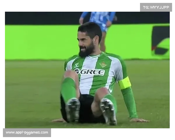 贝蒂斯球迷赛后掌声致意伊斯科，老将含泪谢场